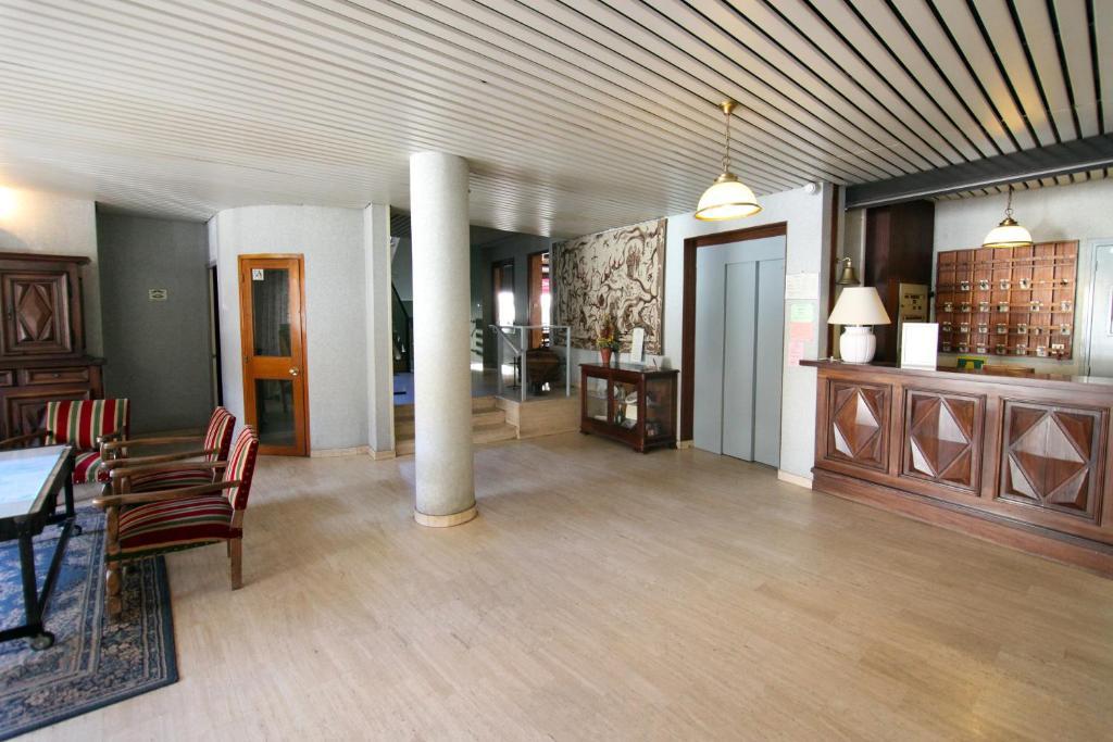 Logis Hotel Restaurant Du Commerce La Canourgue Εξωτερικό φωτογραφία