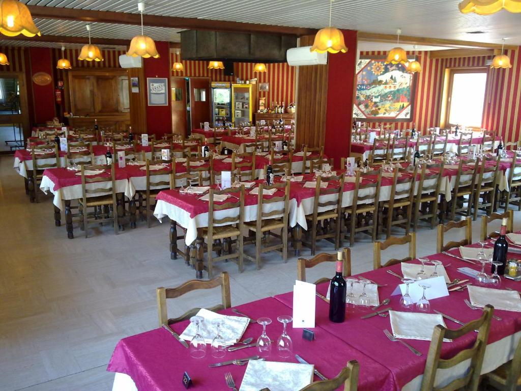Logis Hotel Restaurant Du Commerce La Canourgue Εξωτερικό φωτογραφία
