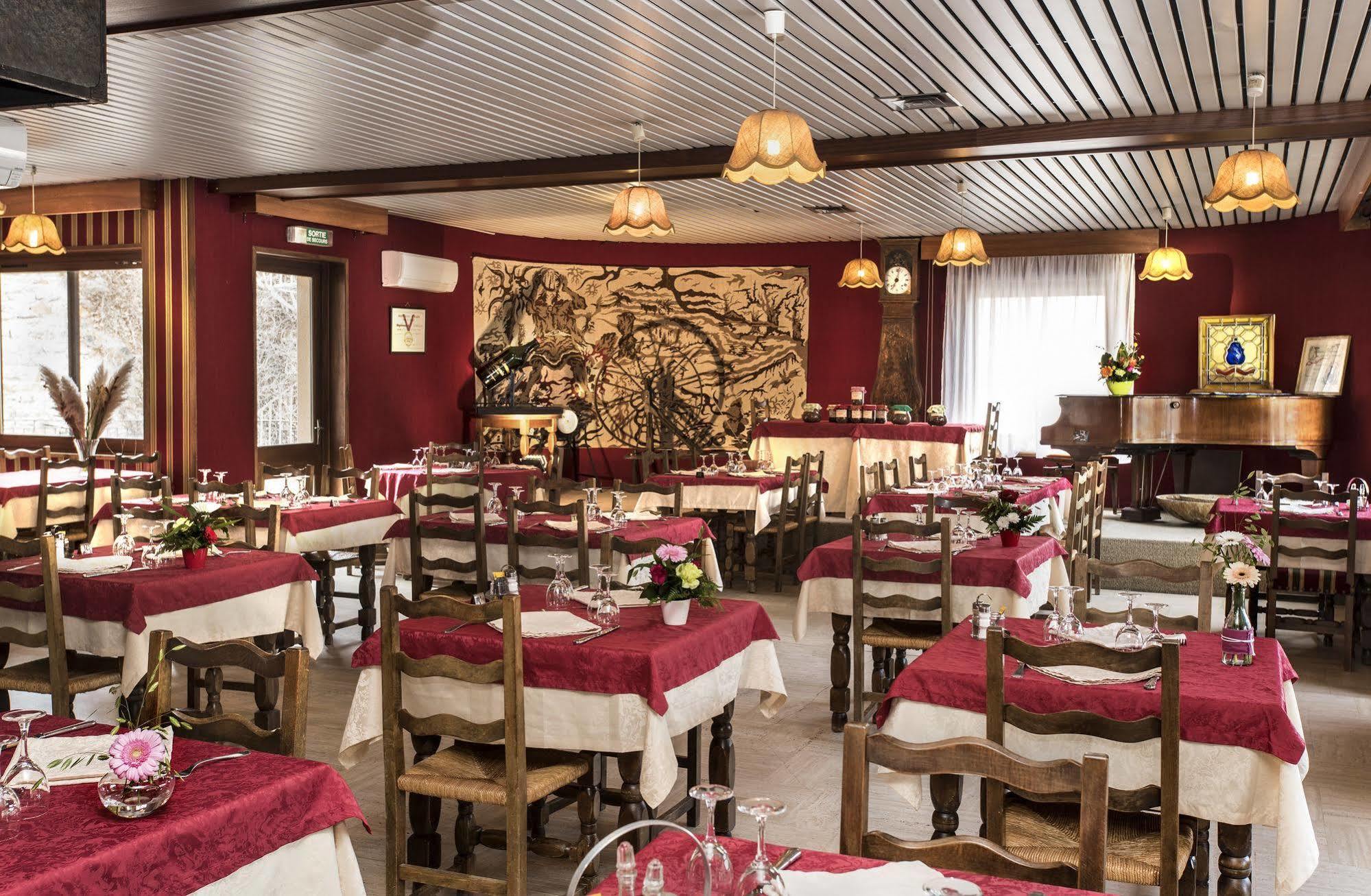 Logis Hotel Restaurant Du Commerce La Canourgue Εξωτερικό φωτογραφία