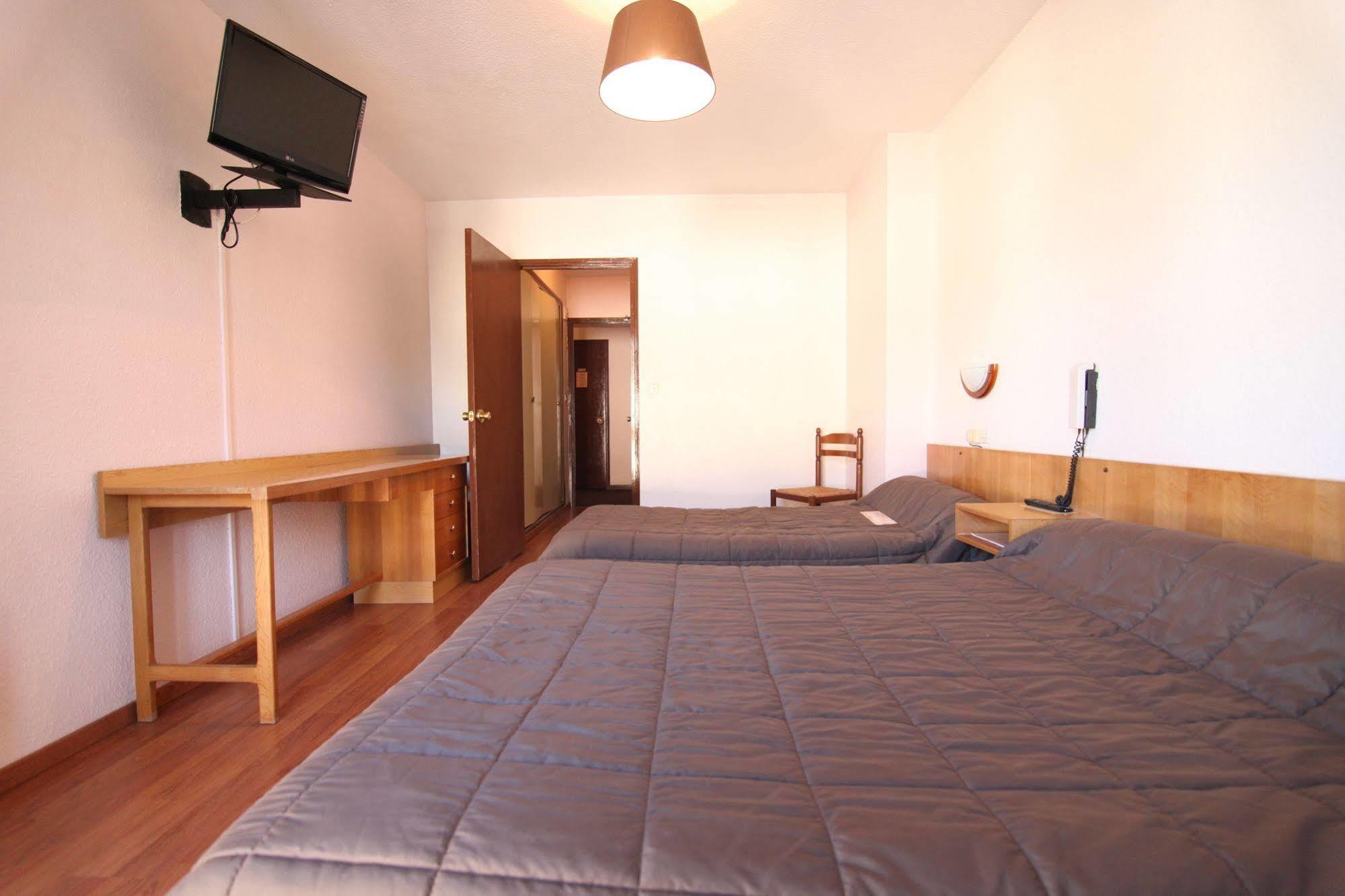 Logis Hotel Restaurant Du Commerce La Canourgue Εξωτερικό φωτογραφία