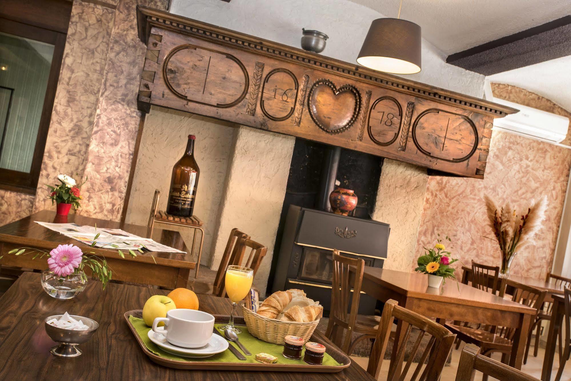 Logis Hotel Restaurant Du Commerce La Canourgue Εξωτερικό φωτογραφία
